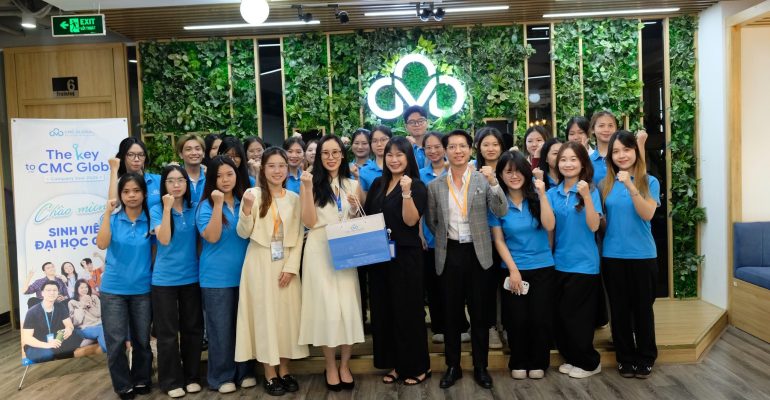 sinh viên Ngôn ngữ Hàn Quốc Trường Đại học CMC Company Tour tại CMC Global