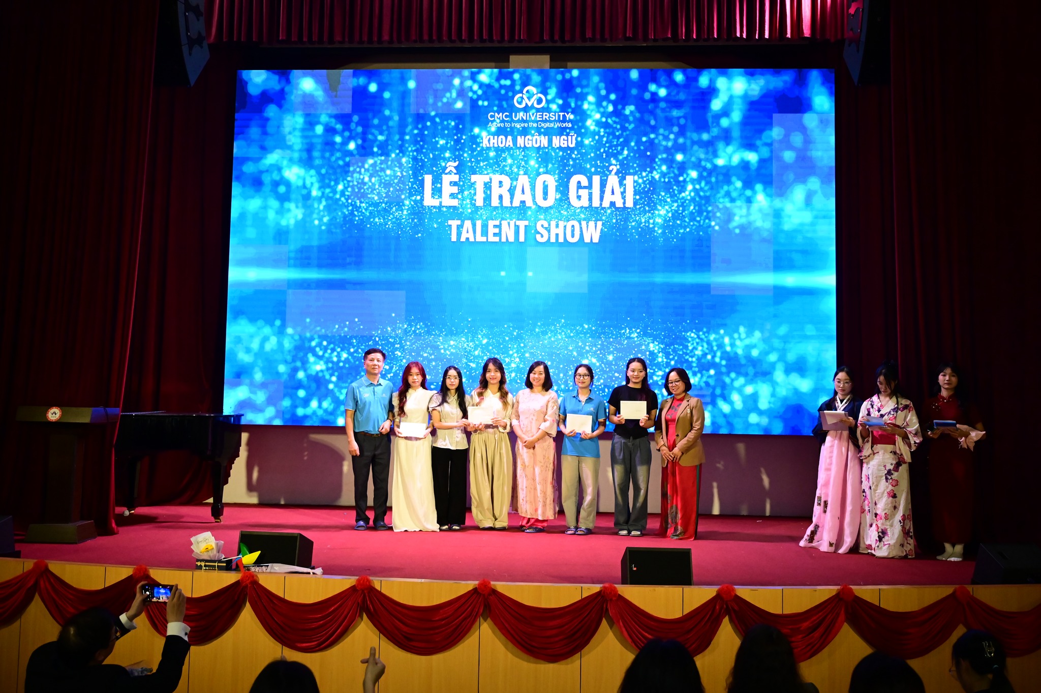 sự kiện sinh viên Khoa Ngôn ngữ chào mừng Ngày Nhà giáo Việt Nam 20.11