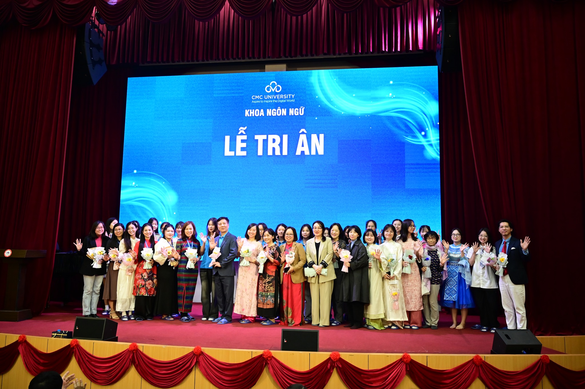 sự kiện sinh viên Khoa Ngôn ngữ chào mừng Ngày Nhà giáo Việt Nam 20.11