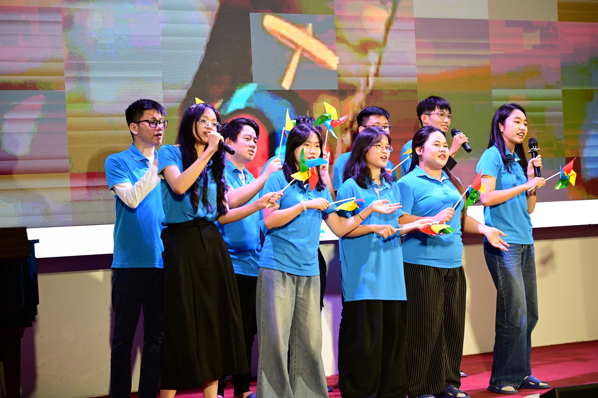 sự kiện sinh viên Khoa Ngôn ngữ chào mừng Ngày Nhà giáo Việt Nam 20.11