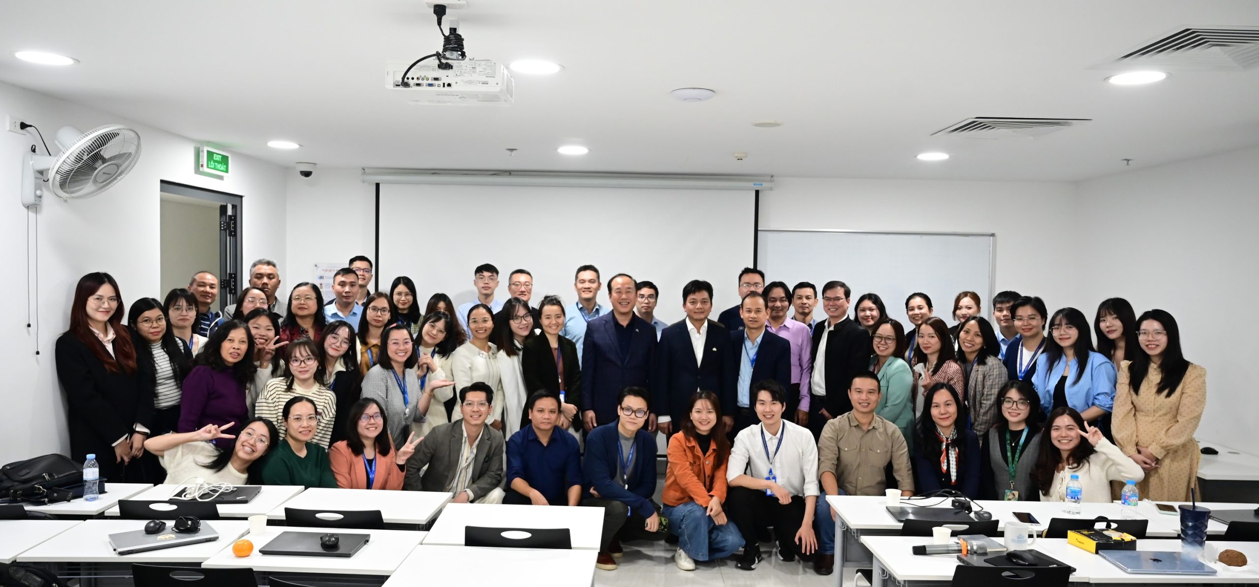 tập huấn Giảng dạy theo mô hình lớp học đảo ngược (Flipped Classroom) kết hợp Trợ giảng AI