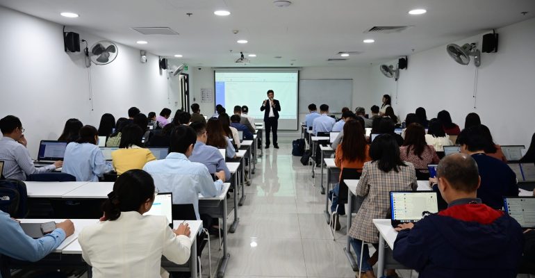 tập huấn Giảng dạy theo mô hình lớp học đảo ngược (Flipped Classroom) kết hợp Trợ giảng AI
