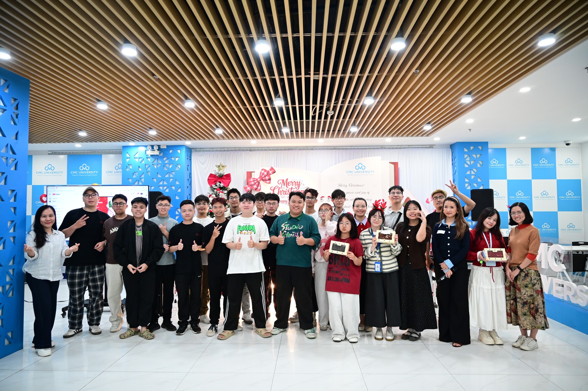 Christmas Vibes giáng sinh 2025 trường đại học cmc