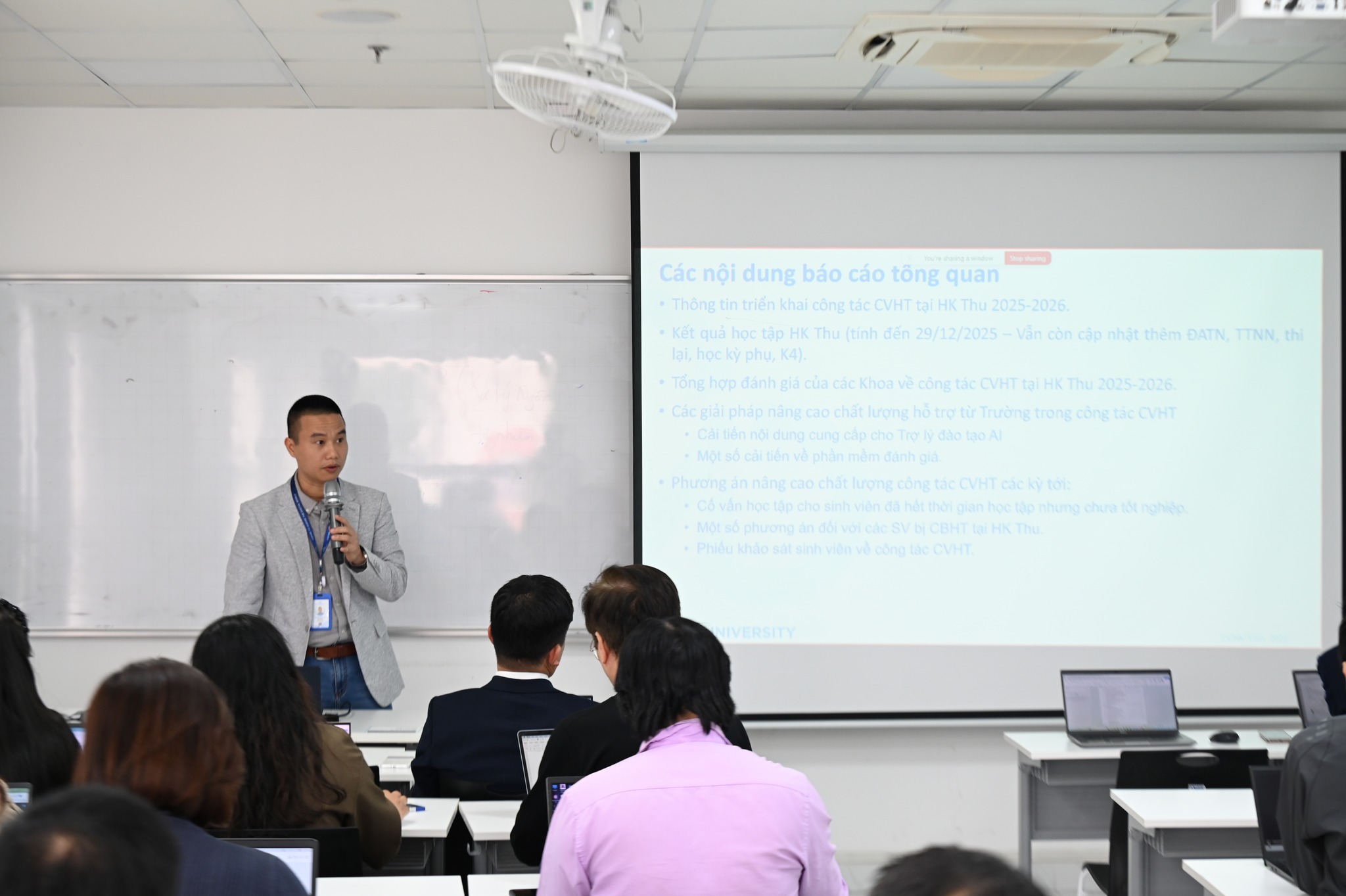 Trường Đại học CMC đã tổ chức Hội nghị Tổng kết công tác cố vấn học tập học kỳ Thu năm học 2025 - 2026