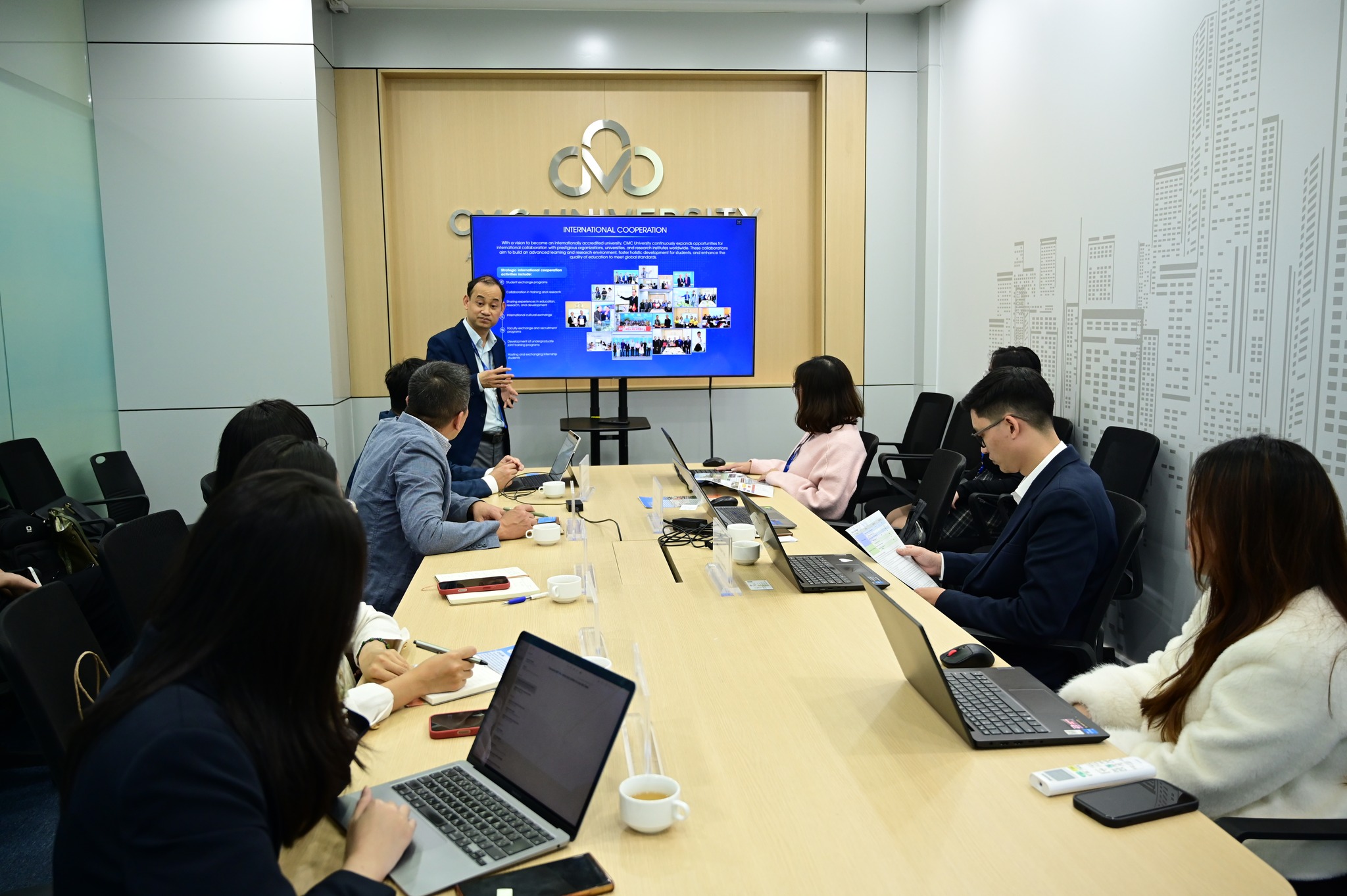 Trường Đại học CMC làm việc với Trường Đại học Khoa học và Công nghệ Đài Cương Đài Loan