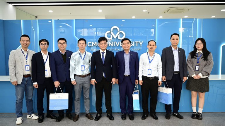 Trường Đại học CMC trao đổi và làm việc với Trường Đại học Thương mại, chia sẻ kinh nghiệm thực tiễn trong triển khai mô hình “AI University”
