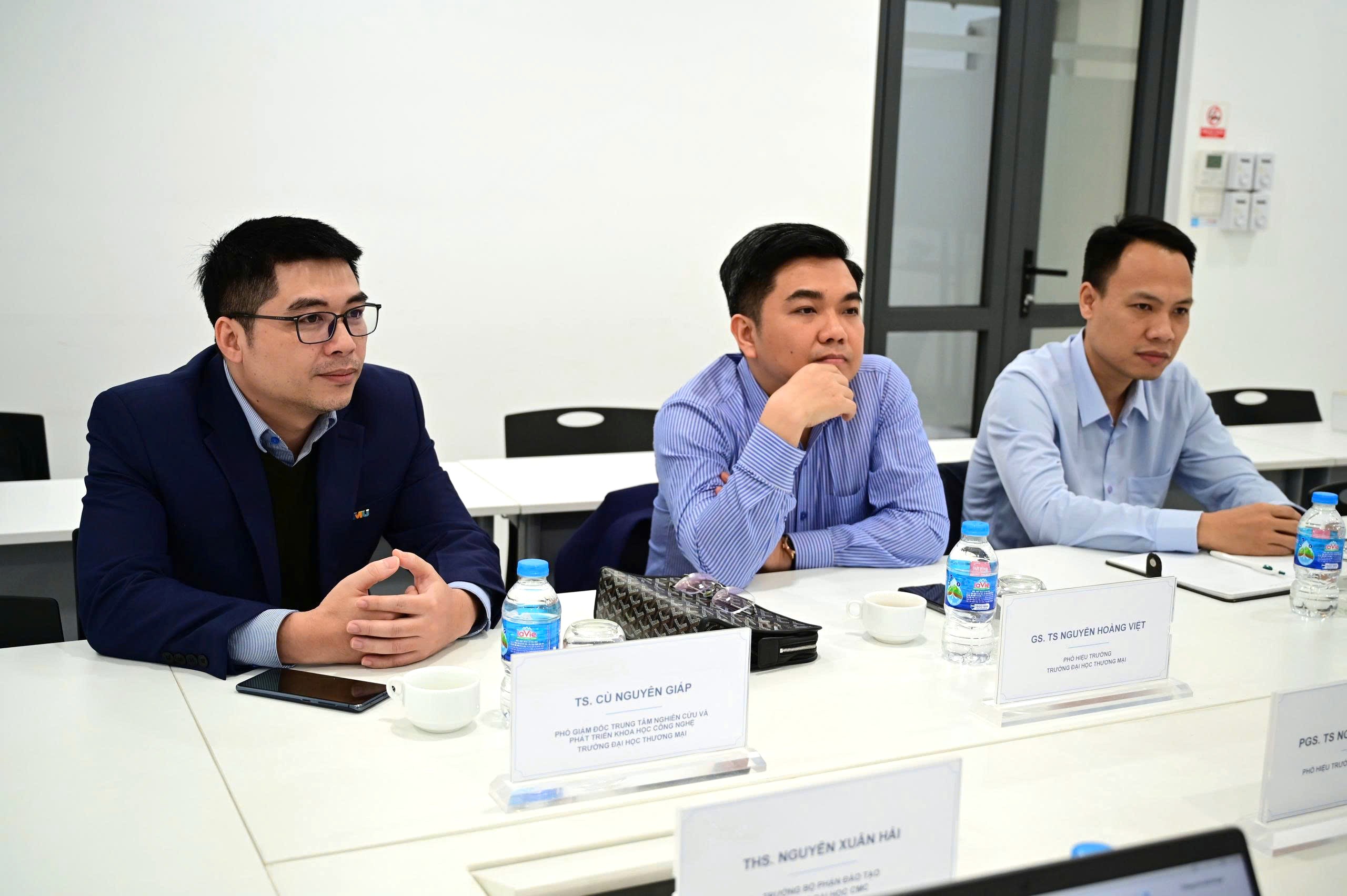 Trường Đại học CMC trao đổi và làm việc với Trường Đại học Thương mại, chia sẻ kinh nghiệm thực tiễn trong triển khai mô hình “AI University”