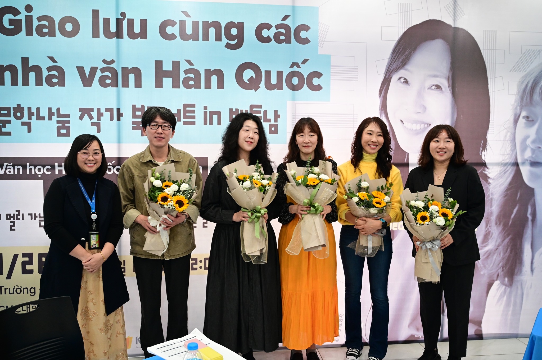 Trường Đại học CMC tiếp nhận 345 đầu sách văn học Hàn Quốc