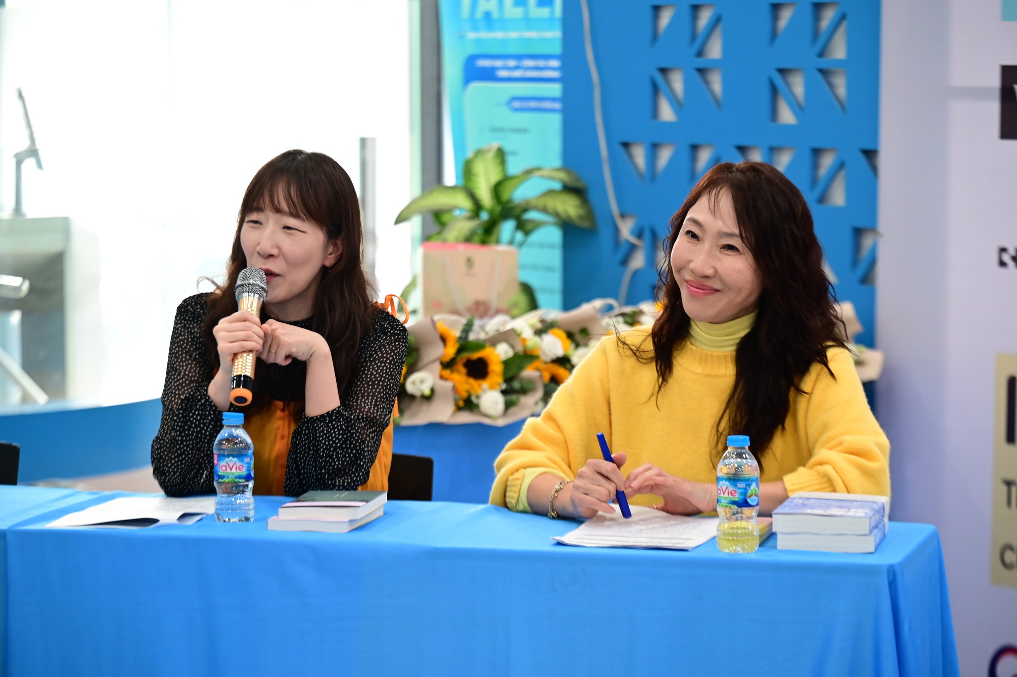 Trường Đại học CMC tiếp nhận 345 đầu sách văn học Hàn Quốc