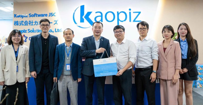 buổi gặp mặt và làm việc giữa Trường Đại học CMC và Kaopiz Holdings