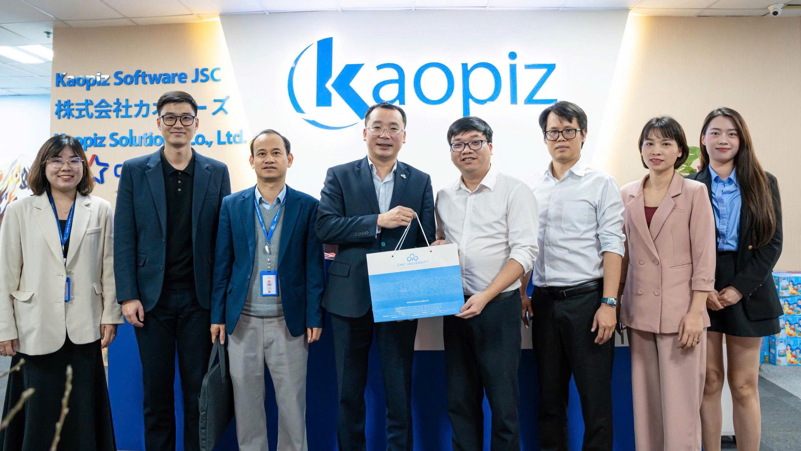 Bắt tay doanh nghiệp IT top 10, Trường Đại học CMC tăng tốc kết nối đào tạo và tuyển dụng trong kỷ nguyên AI