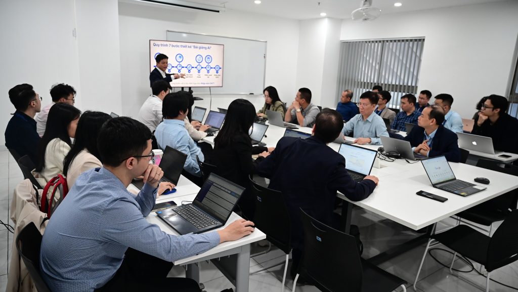 Tập huấn Thiết kế Bài giảng AI và Bài tập AI: Trường Đại học CMC chuẩn hóa triển khai Trợ giảng AI trong mô hình đào tạo lấy người học làm trung tâm