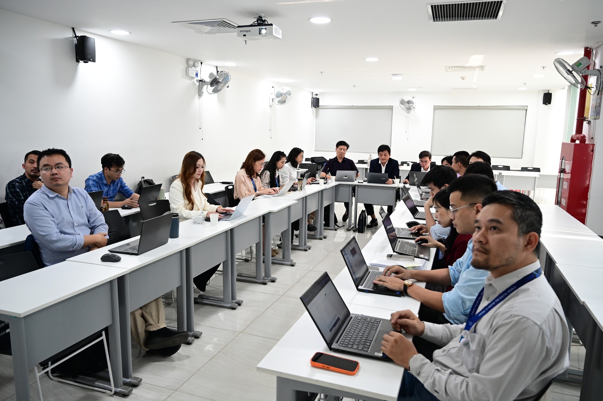 AI University tại CMCU Mỗi sinh viên một giảng viên AI - Cá nhân hóa học tập ở quy mô toàn trường