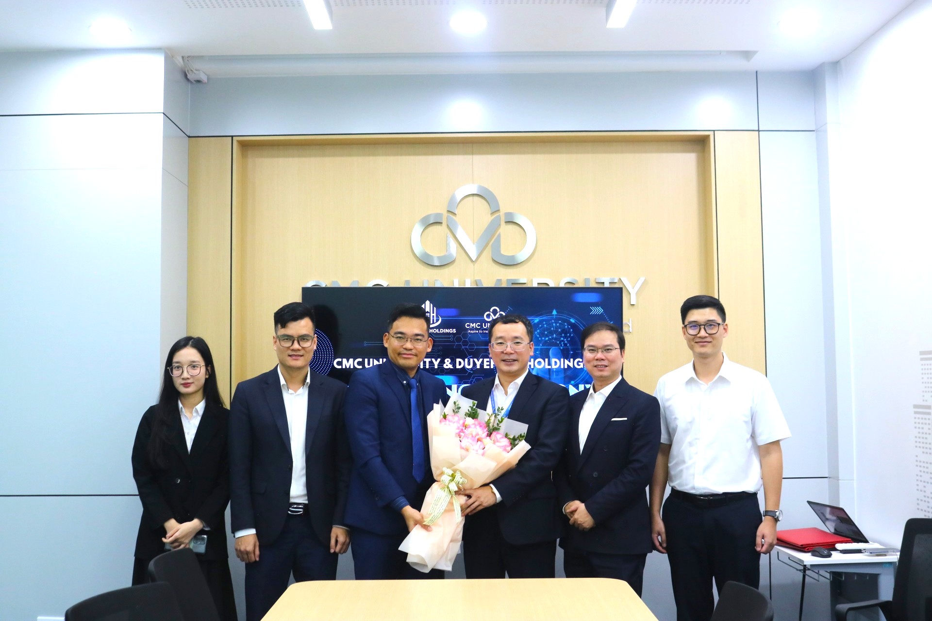 Lễ ký kết Biên bản ghi nhớ thỏa thuận hợp tác (MOU) với Công ty Cổ phần Duyên Hải Holdings và Trường Đại học CMC