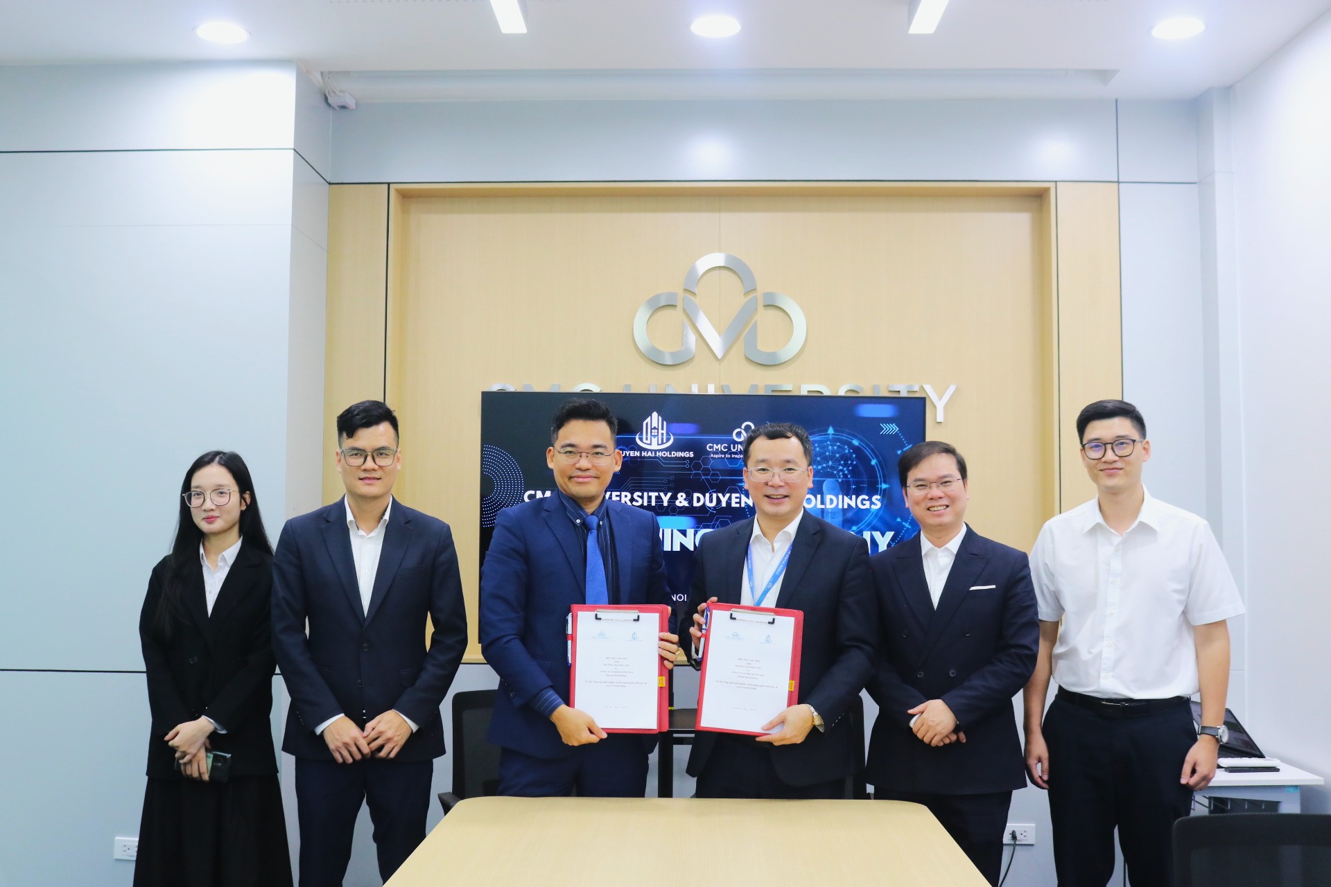 Lễ ký kết Biên bản ghi nhớ thỏa thuận hợp tác (MOU) với Công ty Cổ phần Duyên Hải Holdings và Trường Đại học CMC