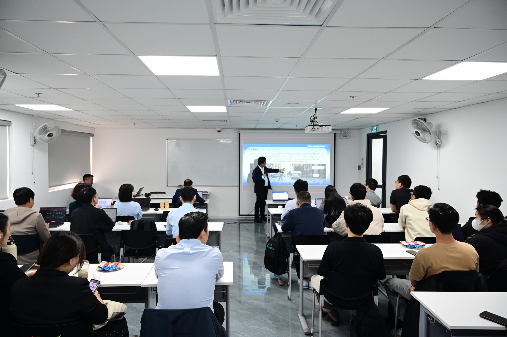 seminar khoa học Deep Learning & Ứng dụng trường đại học cmc