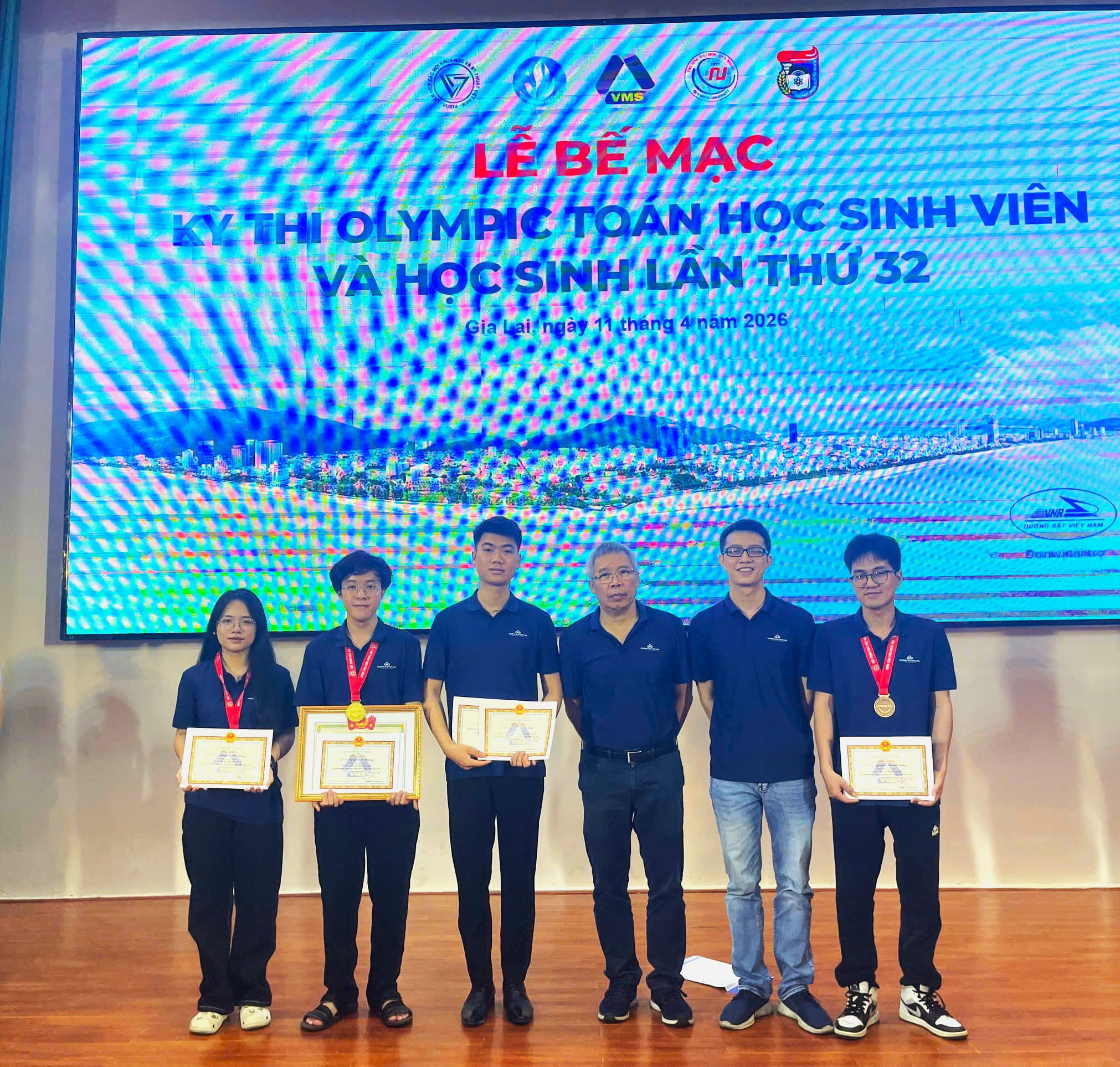 Đội tuyển sinh viên Trường Đại học CMC giành Huy chương Vàng và nhiều giải thưởng xuất sắc tại Kỳ thi Olympic Toán học toàn quốc năm 2026