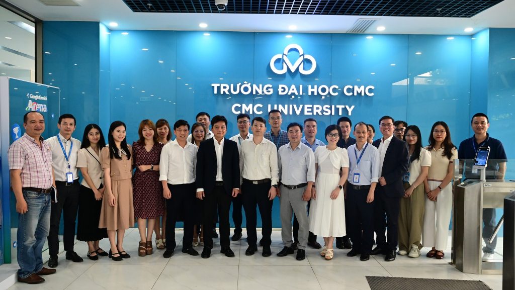 Lãnh đạo Trường Đại học CMC làm việc với đoàn công tác Học viện Phụ nữ Việt Nam, chia sẻ kinh nghiệm triển khai mô hình đào tạo ứng dụng công nghệ AI