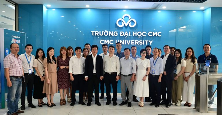 Lãnh đạo Trường Đại học CMC làm việc với đoàn công tác Học viện Phụ nữ Việt Nam